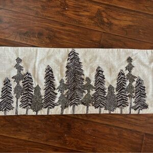 Tahari Home beaded table runner 14x72"